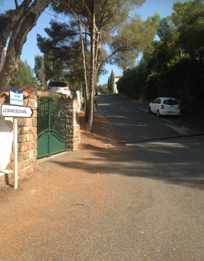 Walk to le petit verdon street to le grand boucharel street